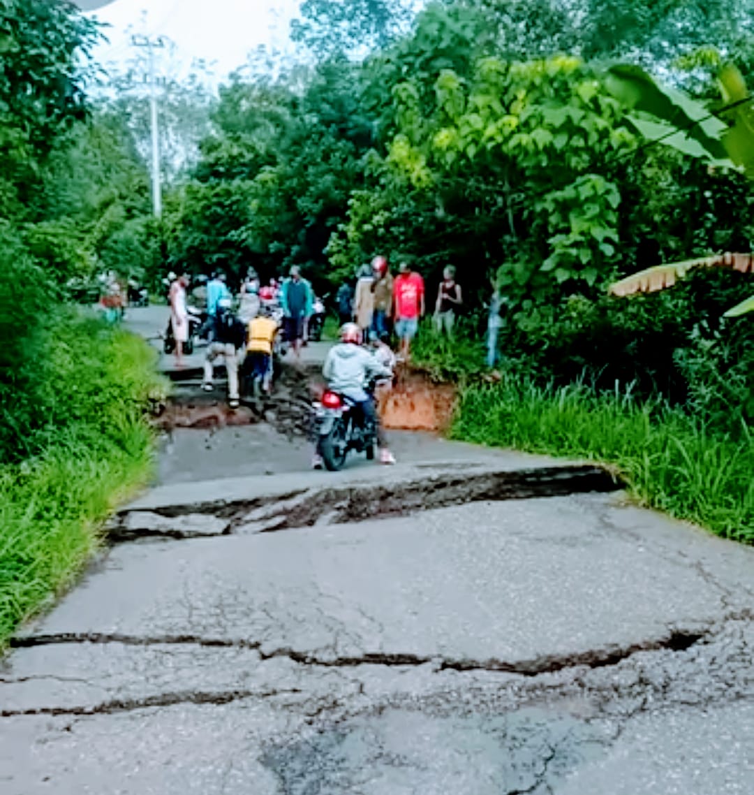 Miris Jalan Penghubung Dua Kabupaten Di Oku Rusak Parah