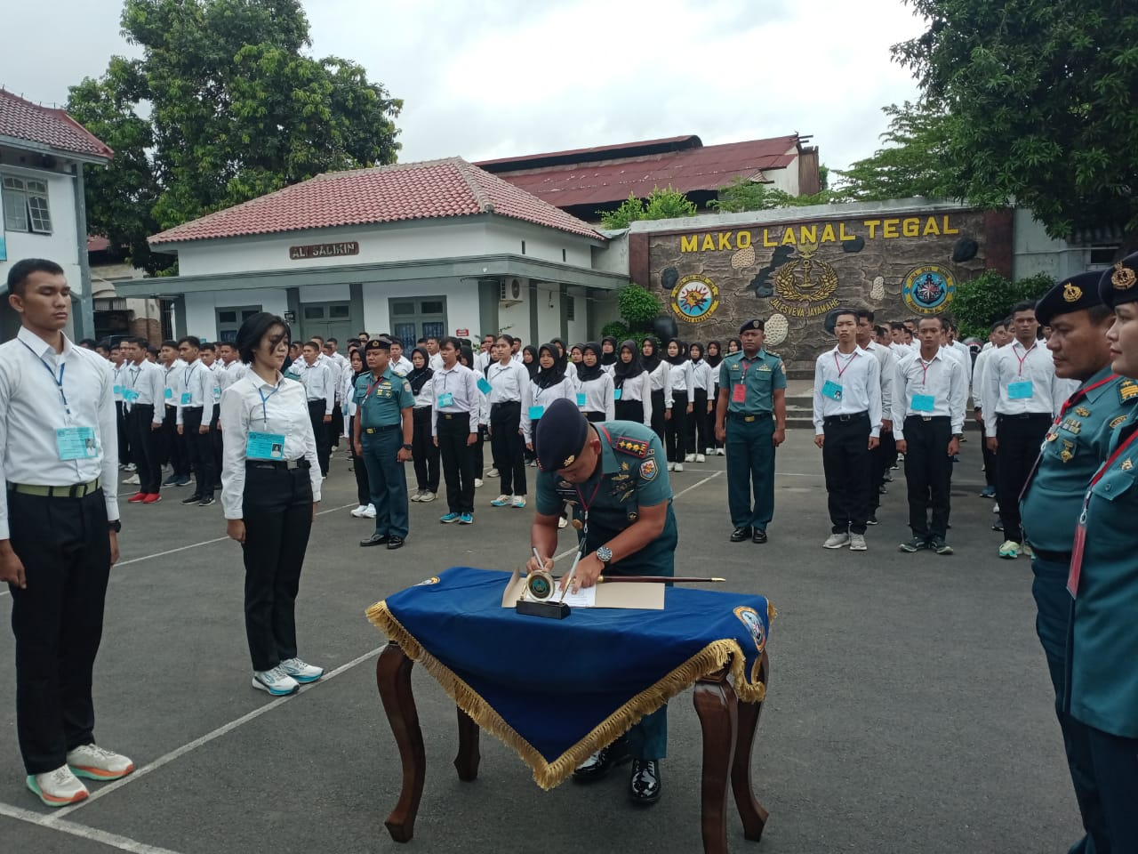 Danlanal Tegal Pimpin Penandatanganan Pakta Integritas Rekruitmen Calon